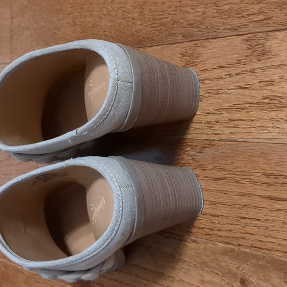 Universal Thread Booties - Picture 5 of 7